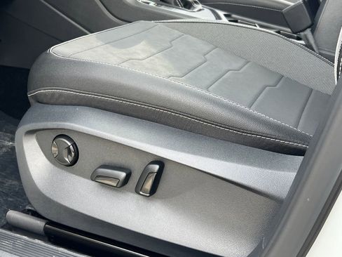 New 2026 Volkswagen Taos SE image 15