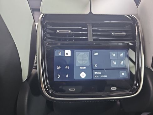 Used 2025 Rivian R1S Adventure image 29