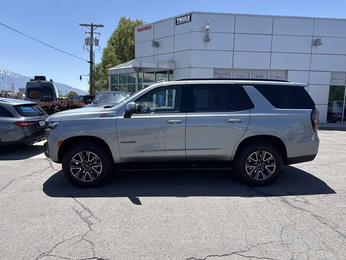 Used 2024 Chevrolet Tahoe Z71 w/ Luxury Package AWD/4WD image 9