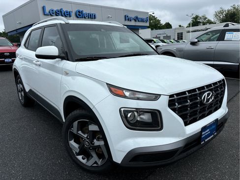 Certified 2021 Hyundai Venue SEL FWD image 1