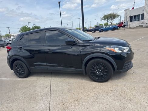 Used 2020 Nissan Kicks S image 4