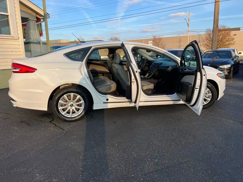 Used 2018 Ford Fusion S image 26