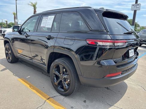 Used 2023 Jeep Grand Cherokee Altitude image 5