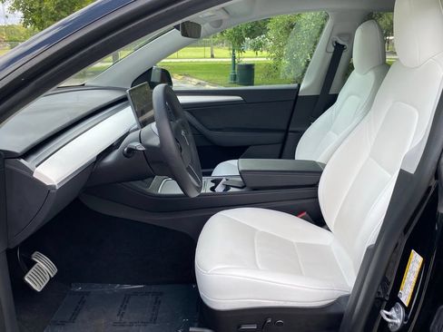 Used 2022 Tesla Model Y Performance AWD/4WD image 17