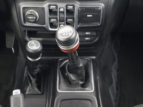 Used 2018 Jeep Wrangler Unlimited Sport S AWD/4WD image 28