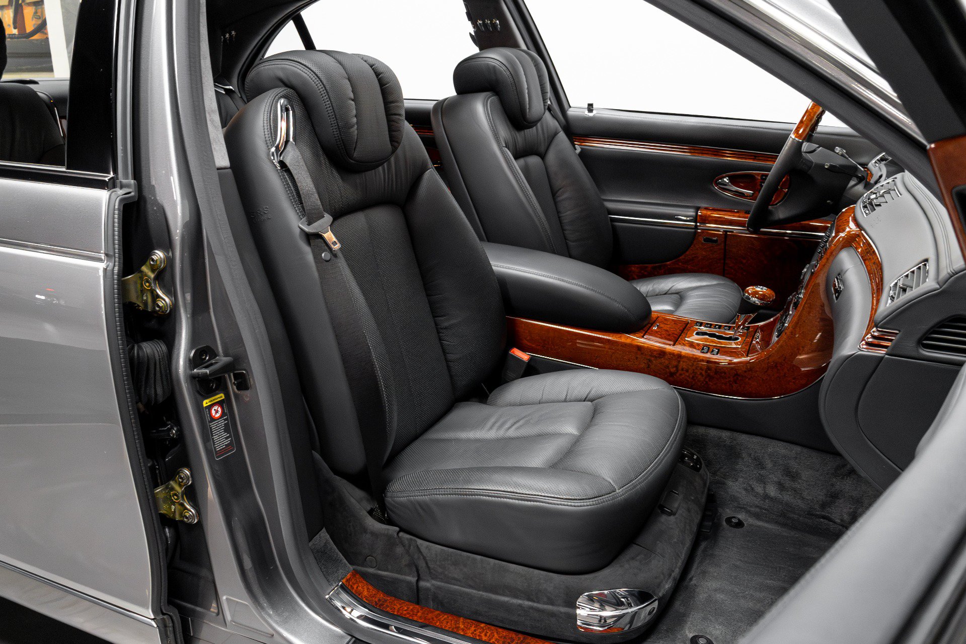 Used 2004 Maybach 57 RWD image 19