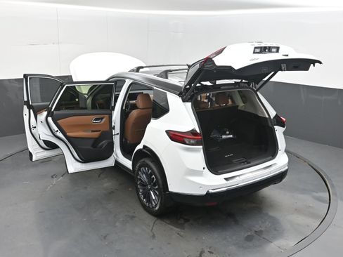 Certified 2025 Nissan Rogue Platinum w/ Platinum Premium Package FWD image 39