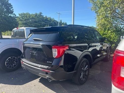 Used 2024 Ford Explorer XLT w/ Equipment Group 202A AWD/4WD image 3