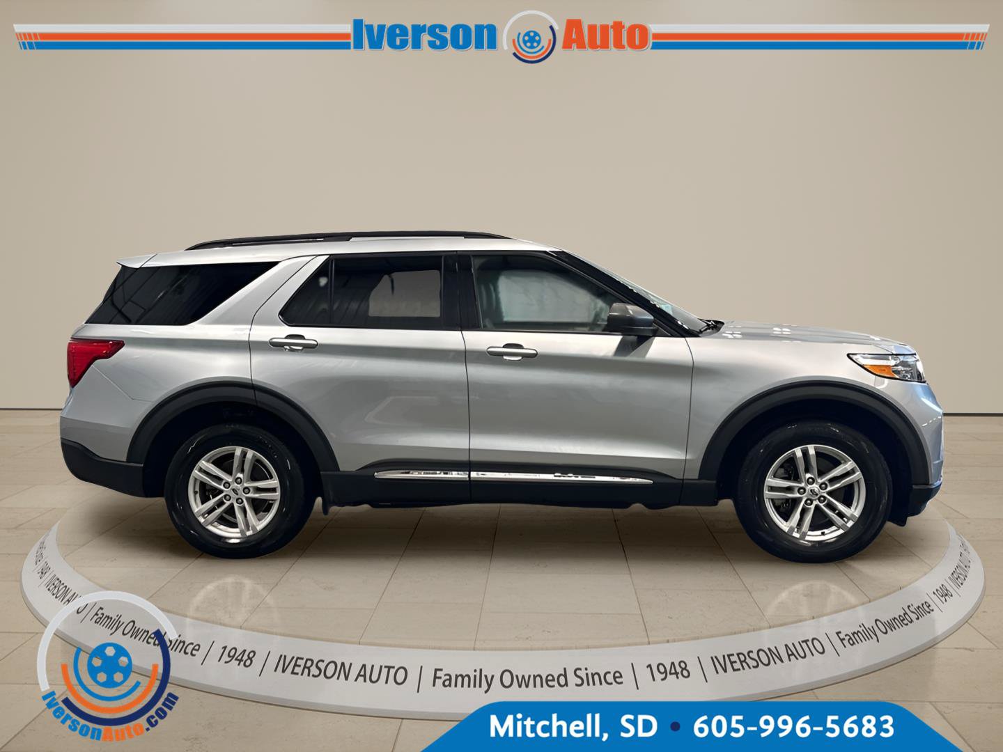 Used 2024 Ford Explorer XLT w/ Equipment Group 202A AWD/4WD image 10