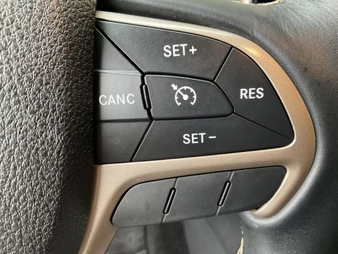 Used 2015 Jeep Grand Cherokee Overland image 36