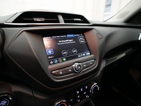 Used 2022 Chevrolet TrailBlazer LT w/ Driver Confidence Package image 6