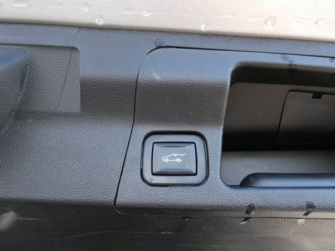 Used 2020 GMC Acadia SLT w/ Premium Package image 18