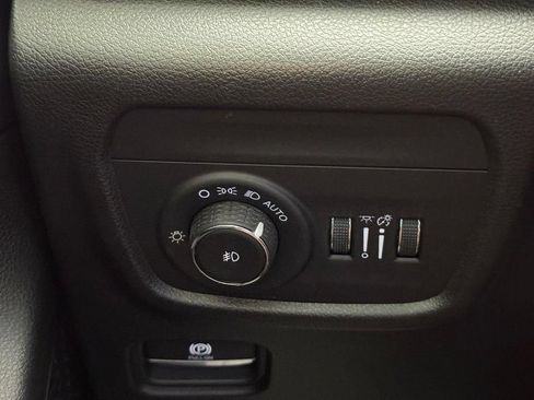 Used 2023 Jeep Grand Cherokee L Limited w/ Luxury Tech Group II AWD/4WD image 31