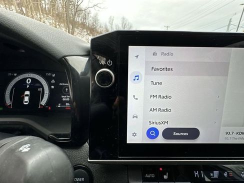 Used 2025 Toyota Camry XLE image 14