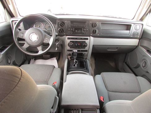 Used 2007 Jeep Commander Sport image 24