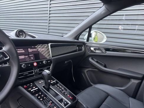 Certified 2025 Porsche Macan S AWD/4WD image 17