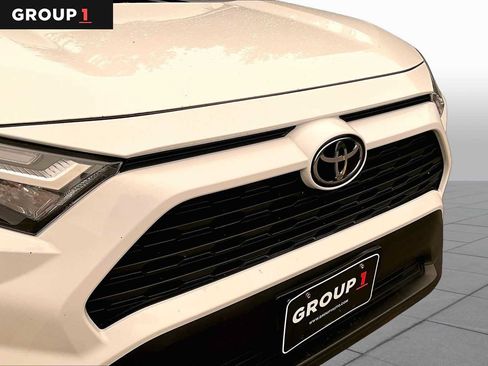 Certified 2025 Toyota RAV4 XLE AWD/4WD image 32