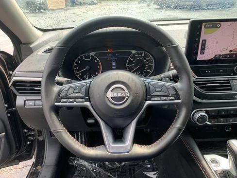 Used 2023 Nissan Altima 2.5 SR w/ SR Premium Package AWD/4WD image 25