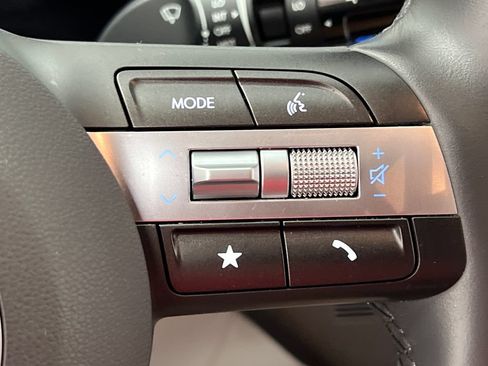Used 2025 Hyundai Kona SEL FWD image 46