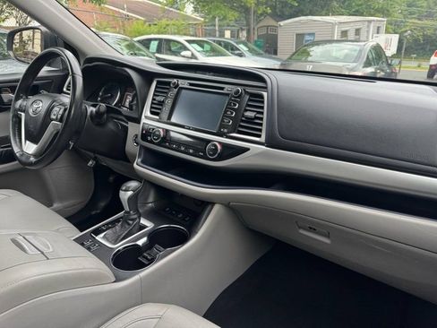 Used 2015 Toyota Highlander XLE AWD/4WD image 8