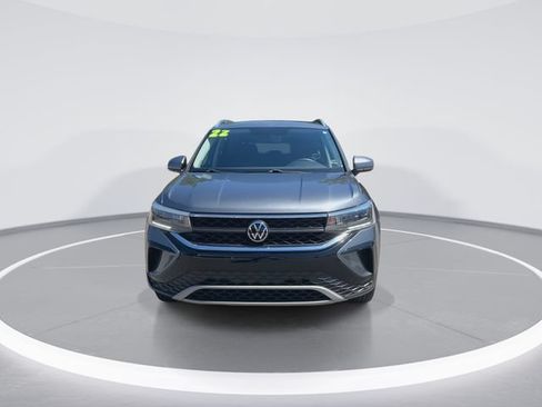 Used 2022 Volkswagen Taos SE FWD image 3