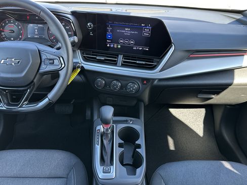 Used 2024 Chevrolet Trax RS w/ Sunroof Package image 15