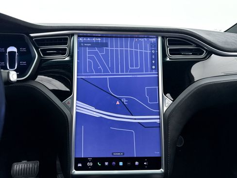 Used 2017 Tesla Model X 100D image 4