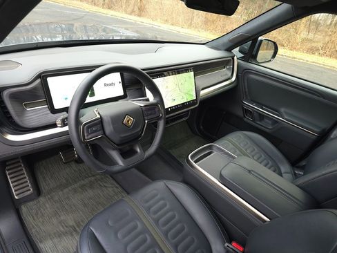 Used 2024 Rivian R1S Adventure image 2