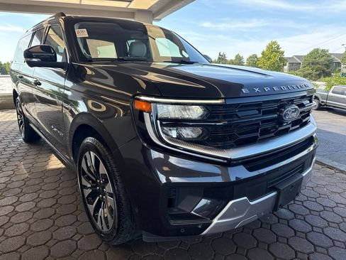 Used 2025 Ford Expedition Max Platinum w/ Driver's Package AWD/4WD image 4