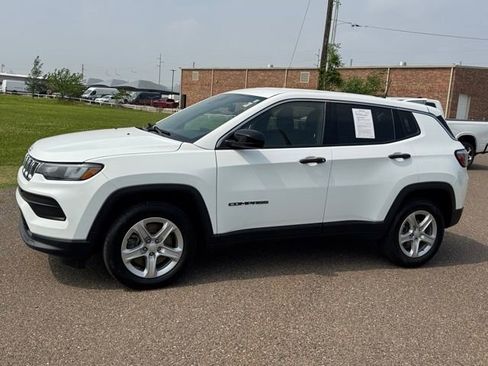 Used 2023 Jeep Compass Sport AWD/4WD image 3