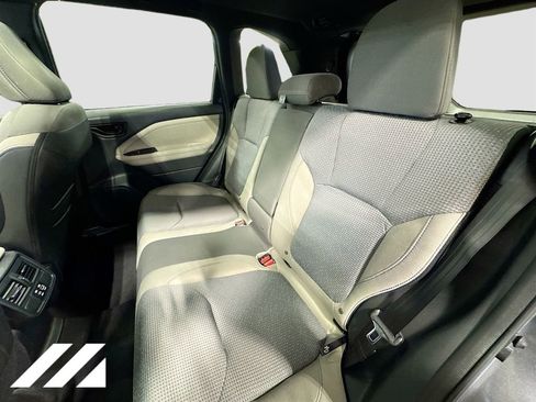 Used 2025 Subaru Forester Premium image 28