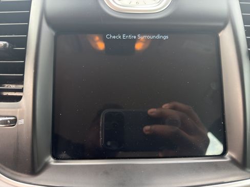 Used 2018 Chrysler 300 Limited RWD image 31