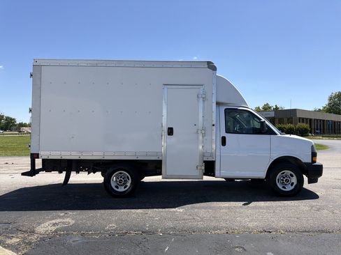 Used 2023 GMC Savana 3500 w/ Power Convenience Package RWD image 8