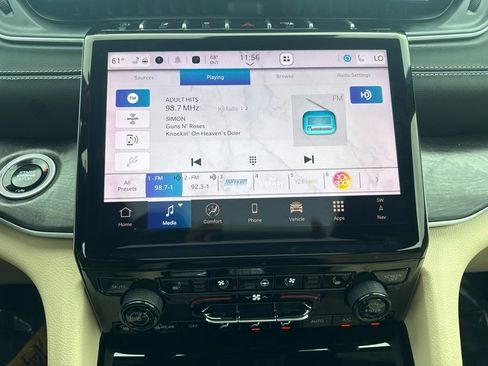 Used 2024 Jeep Grand Cherokee Limited w/ Luxury Tech Group II AWD/4WD image 9