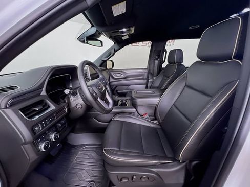 Used 2024 GMC Yukon XL SLT w/ SLT Luxury Package AWD/4WD image 10