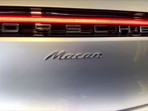 Certified 2026 Porsche Macan AWD/4WD image 35