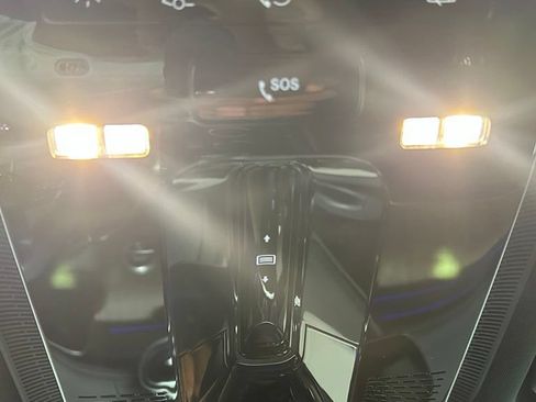 Used 2025 Mercedes-Benz GLC 300 4MATIC image 31
