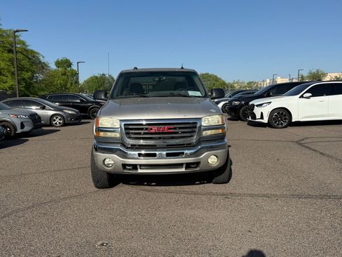Used 2005 GMC Sierra 2500 SLT w/ Heavy-Duty Power Package image 2