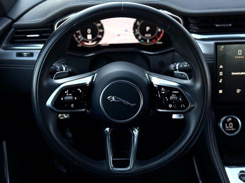 Used 2024 Jaguar F-PACE R-Dynamic S image 18