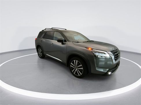 Used 2022 Nissan Pathfinder Platinum w/ Cargo Package image 6