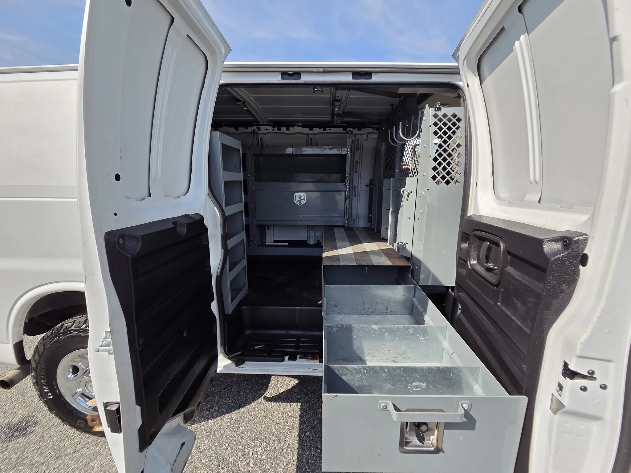 Used 2016 Chevrolet Express 3500 RWD image 19