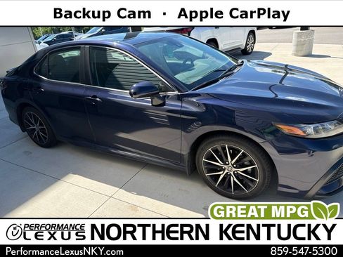 Used 2021 Toyota Camry SE w/ Cold Weather Package FWD image 1