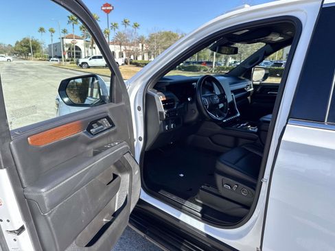 Used 2025 GMC Yukon XL Denali image 18