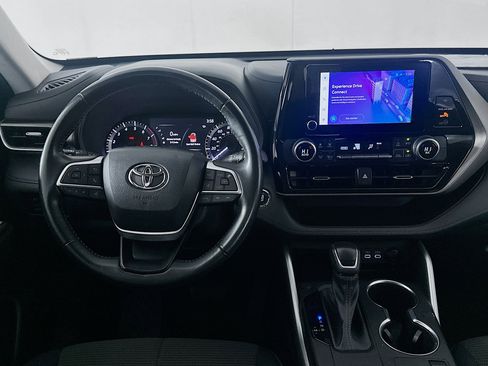 Used 2023 Toyota Highlander LE image 18