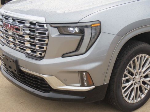 Used 2025 GMC Acadia Denali w/ Super Cruise Package FWD image 3