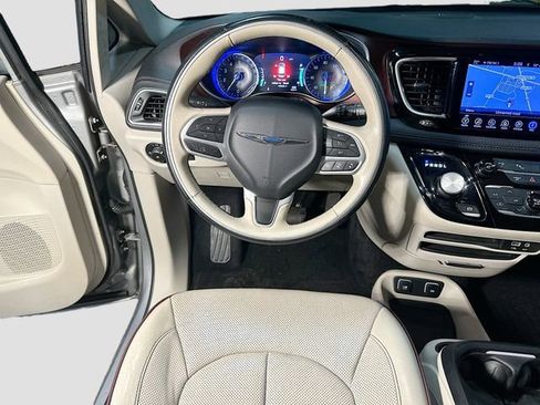 Used 2017 Chrysler Pacifica Limited w/ Advanced Safetytec Group image 24