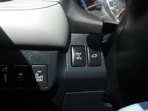 Used 2013 Toyota RAV4 Limited image 18