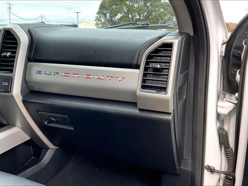 Certified 2020 Ford F250 Lariat w/ Lariat Value Package image 23