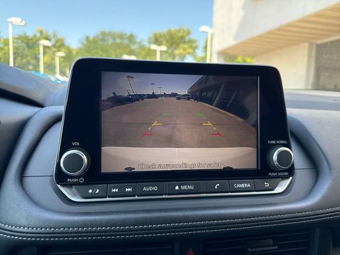 Used 2024 Nissan Rogue S FWD image 20