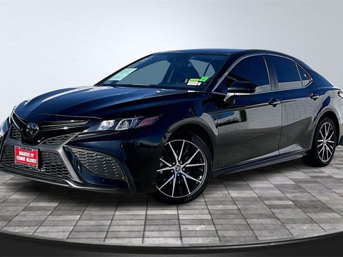Used 2024 Toyota Camry SE image 13